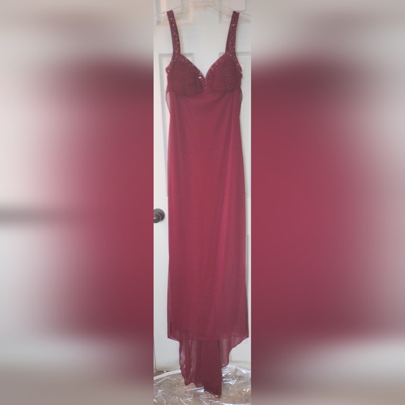 WORN ONCE Windsor berry/burgundy evening gown size 3/4 with iridescent beading! - Picture 11 of 12
